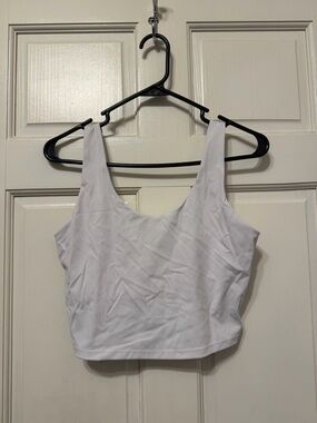White Women's Scoop Neck Cropped Lift Tank Top